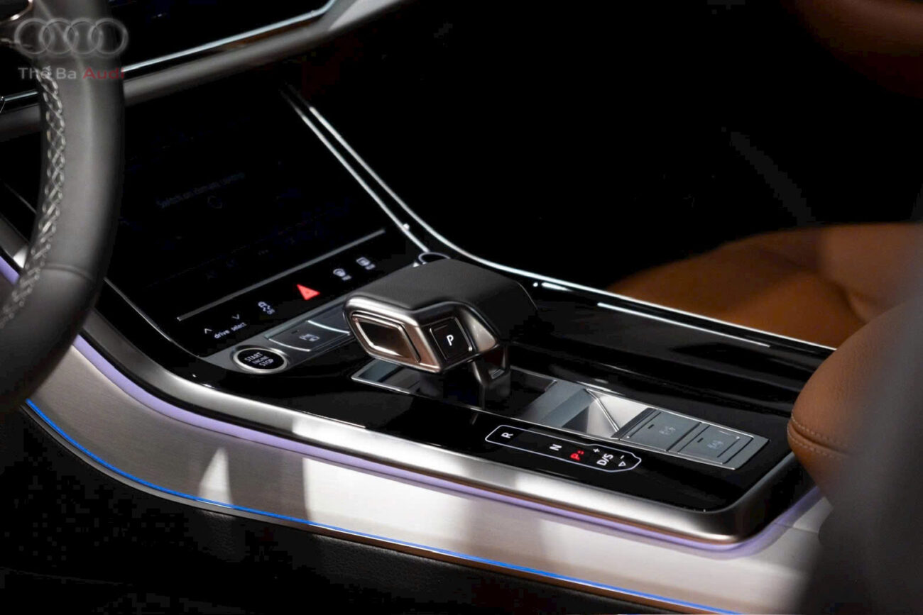 Bệ tựa tay Audi Q8