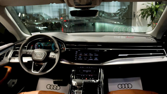 Khoang Cabin Audi Q8