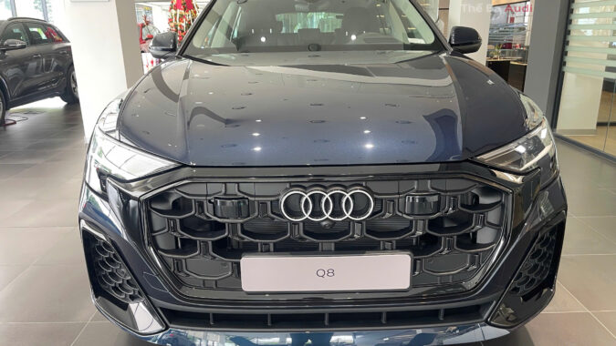 Đầu xe Audi Q8