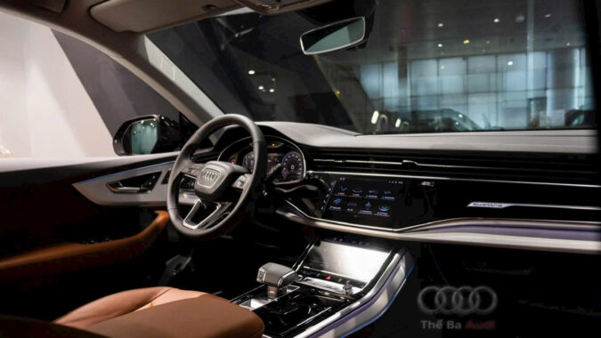 Khoang lái Audi Q8
