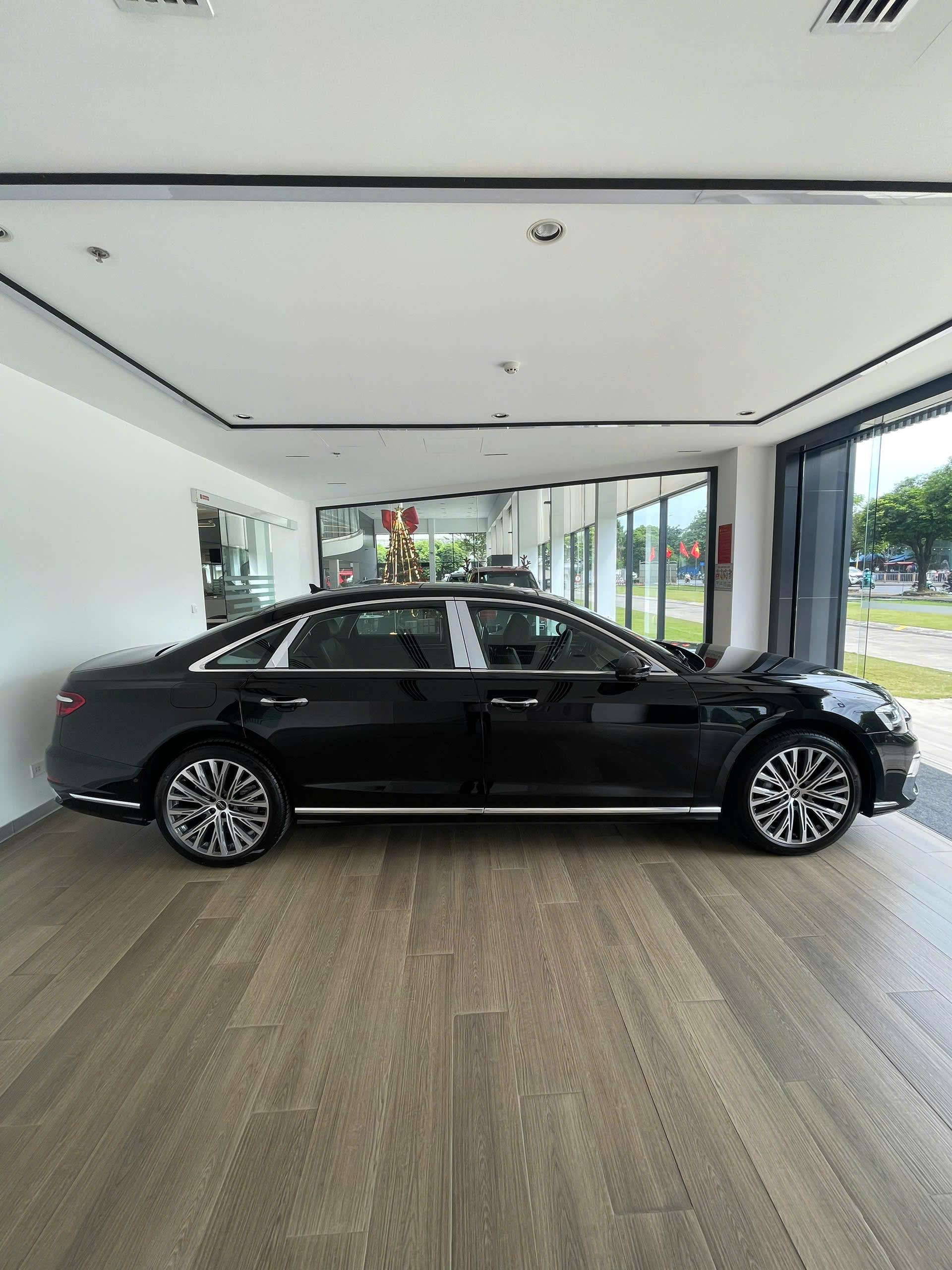 ngoại thất audi A8